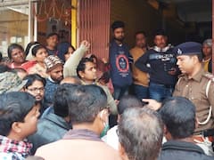 Supaul News: प्रसव के दौरान महिला की मौत पर बवाल, एंबुलेंस चालक पर निजी क्लीनिक में भर्ती कराने का आरोप