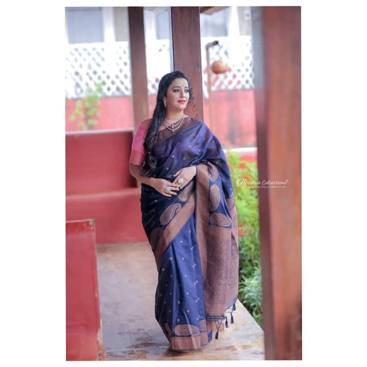 अपूर्वा मालिकेत जितकी मोहक वाटते तितकीच खऱ्या आयुष्यात देखील ती तितकीच सुंदर आहे. (photo:apurvanemlekarofficial/ig)