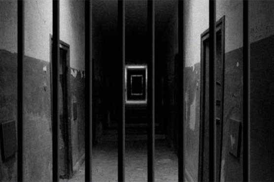 Three Pakistani inmates vandalized Bhuj's GIC jail in Kutch ભૂજની જેલની ઓફિસમાં ત્રણ પાકિસ્તાની કેદીઓએ કરી તોડફોડ