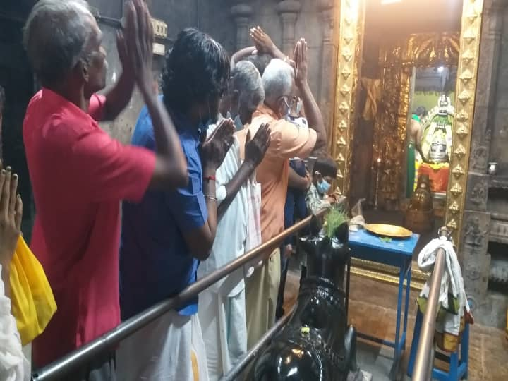 Devotees allowed back to Vellore Jalakandeswarar Temple மழையால் வெள்ளம் புகுந்த வேலூர் ஜலகண்டேஸ்வரர் கோயிலில் மீண்டும் பக்தர்களுக்கு அனுமதி