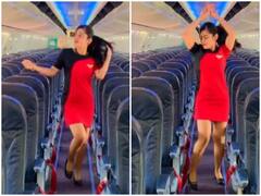 Sara Ali Khan के इस गाने पर जमकर थिरकी एयर होस्टेस, वायरल हुआ वीडियो 