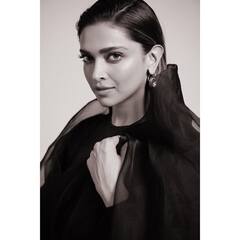 Deepika Padukone: డిజైనర్ శారీలో దీపికా.. చూపు తిప్పుకోనివ్వడం లేదే.. 