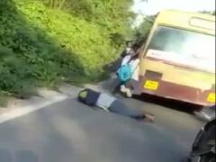 பின்புற பயணத்தில் தவறி விழுந்த மாணவன்: ஒட்டுமொத்தமாக வரவழைத்து அறிவுரை வழங்கிய ஆட்சியர்!