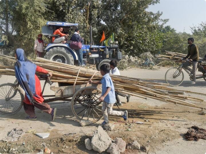 यादव ने कहा, ‘‘महाराष्ट्र, कर्नाटक, तमिलनाडु के लोग आते थे और कहते थे कि वे चार स्थानों की यात्रा करना चाहते हैं ... सिंघू बॉर्डर, टिकरी बॉर्डर, गाजीपुर बॉर्डर और शाहजहांपुर बॉर्डर .... ये (आंदोलन स्थल) चार धाम बन गए थे.’’