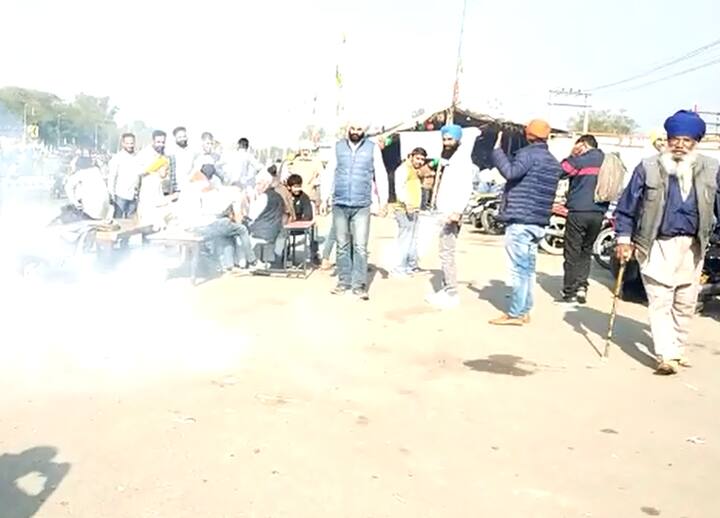 ਸਿੰਘੂ ਬਾਰਡਰ ਤੋਂ ਕਿਸਾਨ ਅੰਬਾਲਾ ਤਕ ਜਾਣਗੇ ਅਤੇ ਫਿਰ ਆਪੋ-ਆਪਣੇ ਜ਼ਿਲ੍ਹਿਆਂ ਲਈ ਚਲੇ ਜਾਣਗੇ ਪਰ ਜਿਨ੍ਹਾਂ ਦੇ ਘਰ ਦੂਰ ਹਨ, ਉਹ ਅੱਜ ਦੀ ਰਾਤ ਫਤਿਹਪੁਰ ਸਾਹਿਬ ਵਿਖੇ ਰਹਿਣਗੇ।