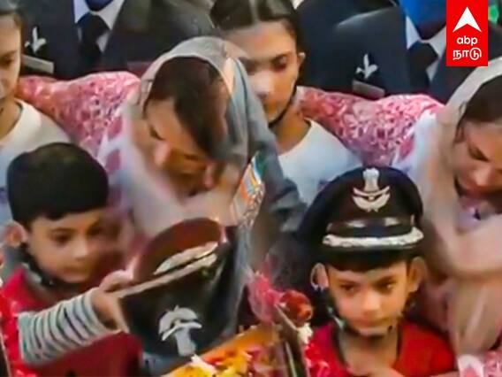 Tamil Nadu IAF chopper crash: என்னோட அப்பா Cap!இறுதிமரியாதையில் கண்கலங்க வைத்த குழந்தை