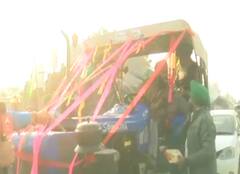 Fateh March Live : ਕਿਸਾਨ ਲਾੜੇ ਬਣ ਚੱਲੇ ਪੰਜਾਬ ਨੂੰ ਸੱਜ ਵਿਆਹੀ ਵਾਂਗੂ ਸ਼ਿੰਗਾਰਿਆ ਟਰੈਕਟਰ