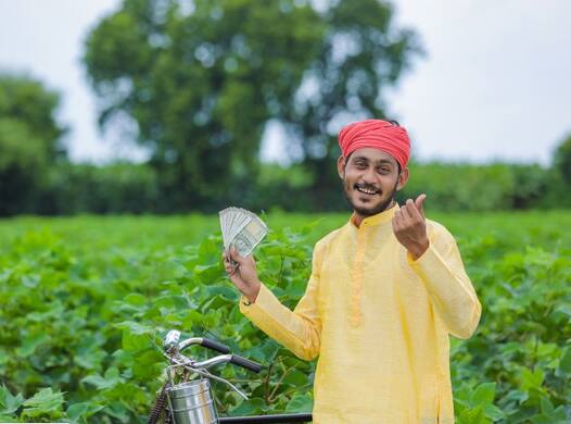 आपको सबसे पहले पीएम किसान की ऑफिशियल वेबसाइट https://pmkisan.gov.in पर जाना होगा. इसमें होम पेज पर आपको Farmers Corner का ऑप्शन मिलेगा. इस पर क्लिक करें इसके अंदर आपको Beneficiaries List पर क्लिक करना होगा. ड्रॉप डाउन को क्लिक करें. अब इसमें राज्य, जिला, उप जिला, ब्लॉक और गांव को सलेक्ट करें. इसके बाद अपको Get Report पर क्लिक करना होगा. इसके बाद लाभार्थियों की पूरी लिस्ट सामने आ जाएगी, जिसमें आप अपना नाम चेक कर सकते हैं.