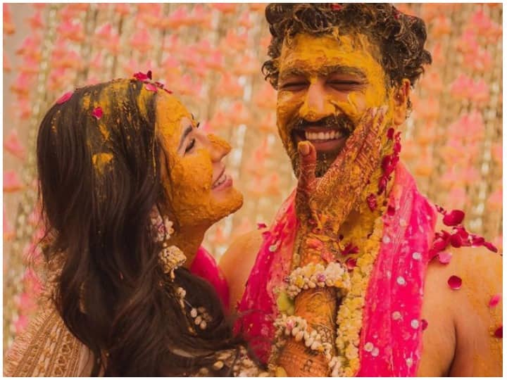 Katrina Kaif Vicky Kaushal Haldi Photos: शादी के बाद लवबर्ड्स ने शेयर कीं हल्दी की तस्वीरें, देख कर कहेंगे 'रब ने बनाई जोड़ी'