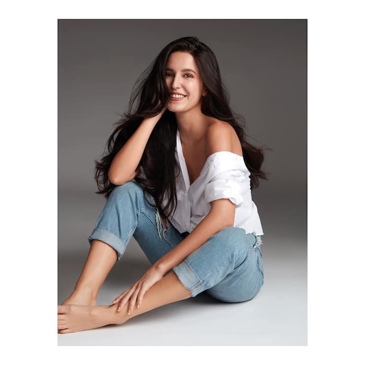 खूबसूरती में इसाबेल कैफ अपनी बहन कैटरीना कैफ से कम नहीं हैं. अपनी प्यारी सी स्माइल से इसाबेल लोगों को दीवाना बना देती हैं.