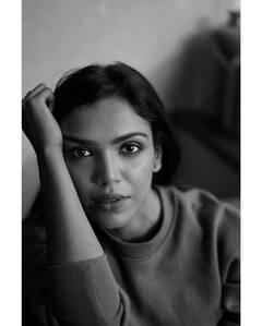 PHOTO: श्रिया पिळगावकरचा क्लासी लूक, फोटो चर्चेत