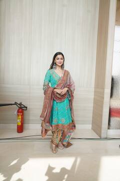 Alia Bhatt Photos: सलवार सूट पहनकर आलिया भट्ट बनी पटोला, खूबसूरत झुमके पहने दिखाई पंजाबी अदाएं