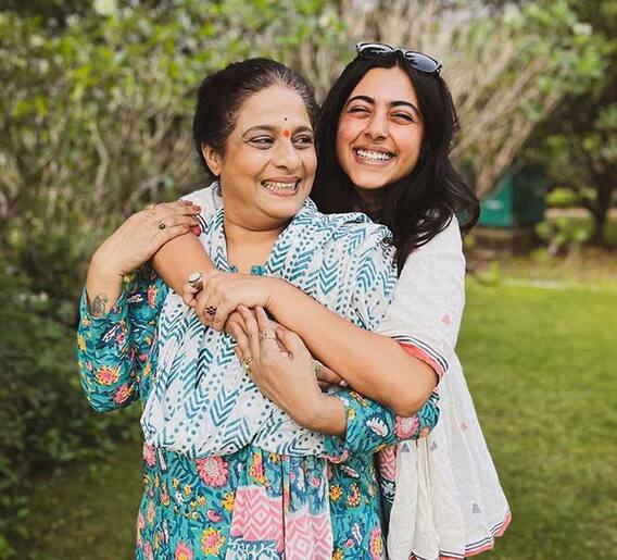 सखीने शेअर केले खास फोटो!