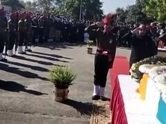 हेलीकॉप्टर क्रैश में जान गंवाने वाले विवेक कुमार का पार्थिव शरीर पहुंचा कांगड़ा एयरपोर्ट, सीएम ने दी श्रद्धांजलि