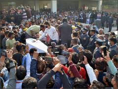 Chopper Crash: पंचतत्व में विलीन हुए विंग कमांडर पृथ्वी सिंह चौहान, देखें भावुक कर देने वाली तस्वीरें