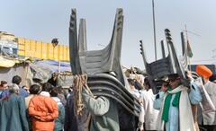 In Pics :  सांगता... ऐतिहासिक आंदोलनाची! आंदोलन स्थगितीनंतर बळीराजाची घरवापसीची लगबग