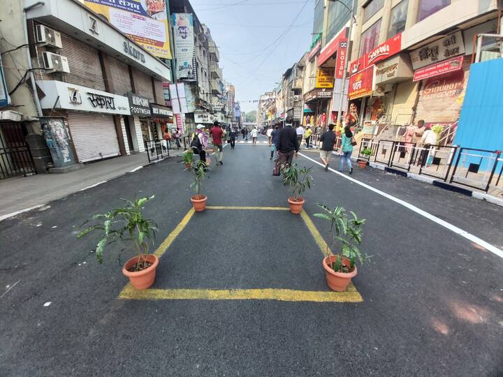 एरवी सतत गजबजलेल्या पुण्यातील लक्ष्मी रस्त्यावर आज नो व्हेईकल डे साजरा होतोय.