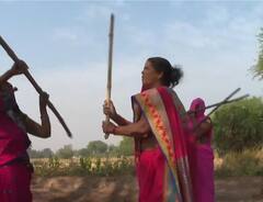 बांदा की 'गुलाबी गैंग' का क्या है चुनावी मूड? | UP Election | Sampat Pal Devi