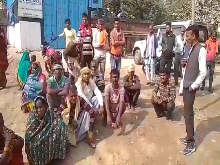 Bihar News: chief candidate got angry afer not getting vote in panchayat election, beaten people of village ann Bihar News: वोट नहीं मिला तो चढ़ा मुखिया प्रत्याशी का पारा, दो हिस्सों में बांट दिया गांव, विरोध करने पर जमकर की पिटाई  