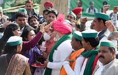 In Pics :  सांगता... ऐतिहासिक आंदोलनाची! आंदोलन स्थगितीनंतर बळीराजाची घरवापसीची लगबग