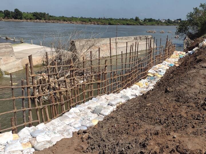 Temporary repair of dirt road due to soil erosion near Cuddalore Collectorate கடலூர் ஆட்சியர் அலுவலகம் அருகே மண் அரிப்பால் பழுதான சாலை  தற்காலிக  சீரமைப்பு