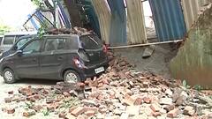 THANE : ठाण्यात मोठी दुर्घटना टळली, संरक्षक भिंत कोसळली : ABP MAJHA