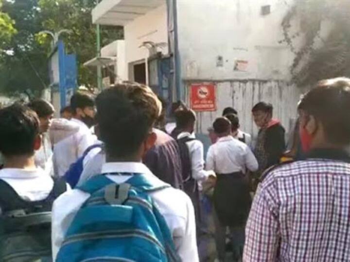 Delhi Clashes between school students who came for examination in Mayur Vihar Phase-2 ANN Delhi News: मयूर विहार फेस-2 में परीक्षा देने आए स्कूली छात्रों के बीच झड़प, धारदार हथियारों से किया हमला, 4 घायल