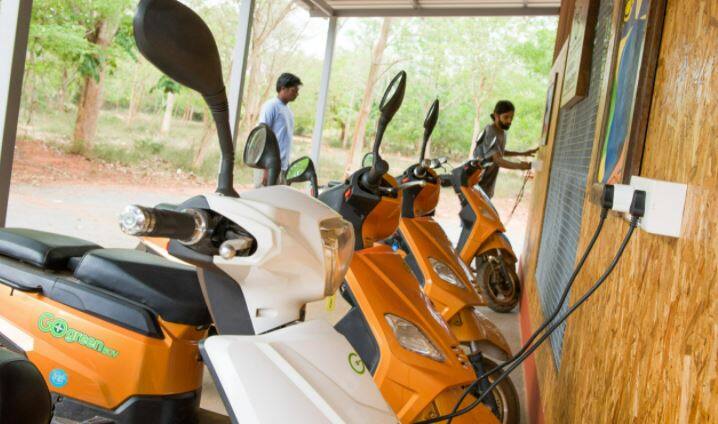 Keep these things in mind while driving electric scooter Electric Scooter ચલાવતી વખતે આ વાતોનું રાખો ધ્યાન, થશે ફાયદો