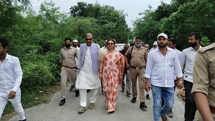 आराधना मिश्रा यूपी कांग्रेस के दिग्गज नेता प्रमोद तिवारी की बेटी हैं. प्रमोद तिवारी प्रतापगढ़ के रामपुर खास विधानसभा सीट से 9 बार एमएलए रहे. अब इसी सीट से उनकी बेटी आराधना विधायक हैं. आराधना ने पिता की राजनीति को बहुत अच्छे तरीके से आगे बढ़ाया है.