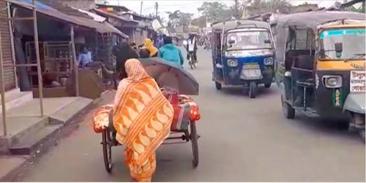 Howrah: 11 year-old girl is riding cycle van with bed ridden father seeking help Howrah: শয্যাশায়ী বাবা, সাহায্যের আশায় ভ্যান চালিয়ে ঘুরছে নাবালিকা