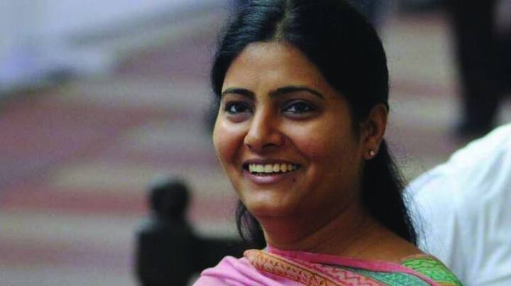 अनुप्रिया पटेल नरेंद्र मोदी सरकार में मंत्री हैं. अनुप्रिया पटेल के पिता सोनेलाल पटेल यूपी के चर्चित नेता थे. उन्होंने ही अपना दल की स्थापना की थी. साल 2009 में सोनेलाल पटेल के निधन के बाद उनकी राजनीतिक विरासत को अनुप्रिया बखूबी संभाल रही हैं.