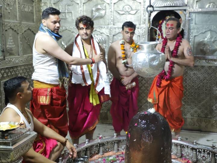 Ujjain  After four years Sonu Nigam visited Mahakaleshwar temple ANN Ujjain News: भगवान महाकाल के दरबार में पहुंचे बॉलीवुड सिंगर सोनू निगम, चार साल बाद किए दर्शन