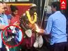 Perambur: நரிக்குறவர்களுக்கு பாத அபிஷேகம் செய்த அரசு பேருந்து ஓட்டுநர் &நடத்துனர்!