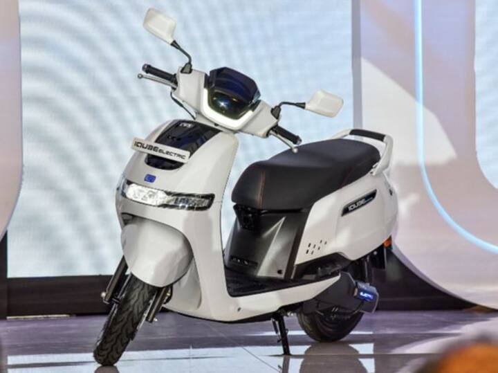 TVS iQube (ટીવીએસ આઈક્યૂબ) 75 કિમીની રેન્જ અને 78 કિમી/કલાકની ટોપ સ્પીડ ઓફર કરતી TVS iQubeની કિંમત રૂ. 1.15 લાખ એક્સ-શોરૂમ છે. સ્કૂટરમાં 1.4 kWh બેટરી છે જે પાંચ કલાકમાં 80 ટકા સુધી ચાર્જ થઈ શકે છે.