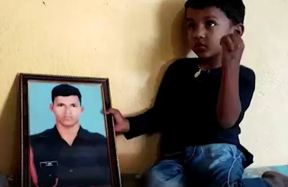 Sai Teja : లాన్స్ నాయక్ సాయి తేజ ఫోటోను ప్రేమగా ముద్దాడిన కుమారుడు మోక్షజ్ఞ