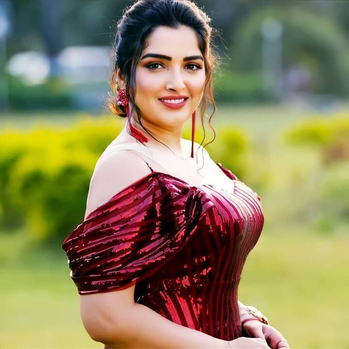 आम्रपाली दुबे अब पहले से कहीं ज्यादा स्टाइलिश और ग्लैमरस हो गई हैं. वो अपनी फिटनेस और लुक्स का भी खूब ख्याल रखती हैं. उनकी हर फोटो को फैंस खूब लाइक करते हैं.
