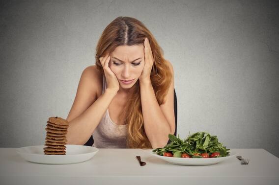 Dieting Side Effects: શું આપ ડાયટિંગ કરીને વજન ઉતારવા માંગો છો? તો સાવધાન પહેલા તેનાથી થતી આડ અસર જાણી લો Dieting Side Effects: શું આપ ડાયટિંગ કરીને વજન ઉતારવા માંગો છો? તો સાવધાન પહેલા તેનાથી થતી આડ અસર જાણી લો