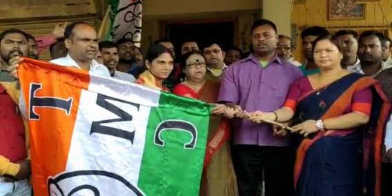 Malda : মালদায় গেরুয়া শিবিরে 'রক্তক্ষরণ', ইংরেজবাজারের পঞ্চায়েতের ২ বিজেপি সদস্যের যোগদান তৃণমূলে Malda : মালদায় গেরুয়া শিবিরে 'রক্তক্ষরণ', ইংরেজবাজারের পঞ্চায়েতের ২ বিজেপি সদস্যের যোগদান তৃণমূলে