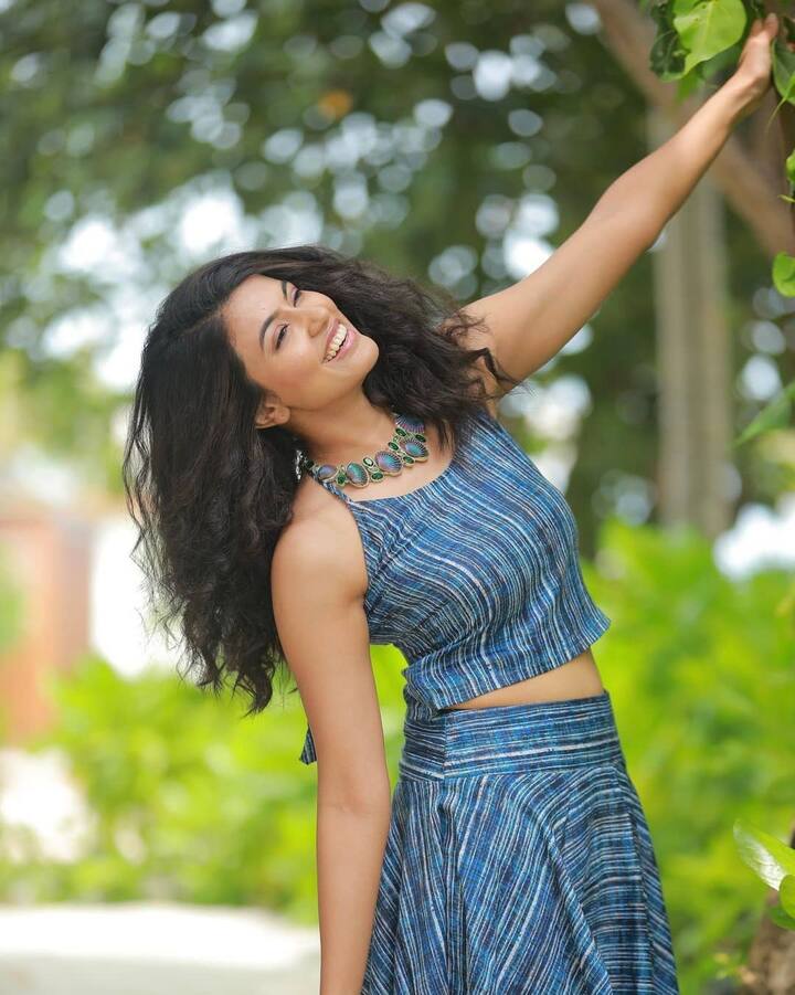 அழகே அழகே என் அழகே நிலவே நிலவே முழு நிலவே