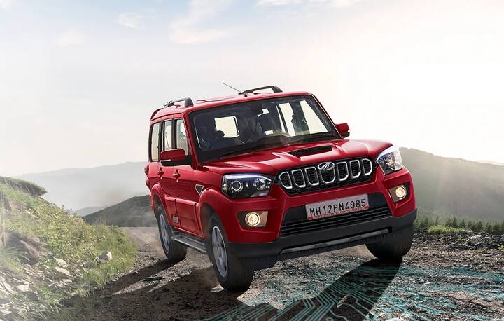 Mahindra Scorpio: ये महिंद्रा की 7 सीटर एसयूवी है. दिल्ली में इसकी शुरुआती एक्स शोरूम कीमत 12.78 लाख रुपये है. इसके 5 वेरिएंट आते हैं. इसमें 2179 सीसी का डीजल इंजन दिया गया है. कंपनी का दावा है कि यह एक लीटर डीजल में 15 किलोमीटर तक जा सकती है.