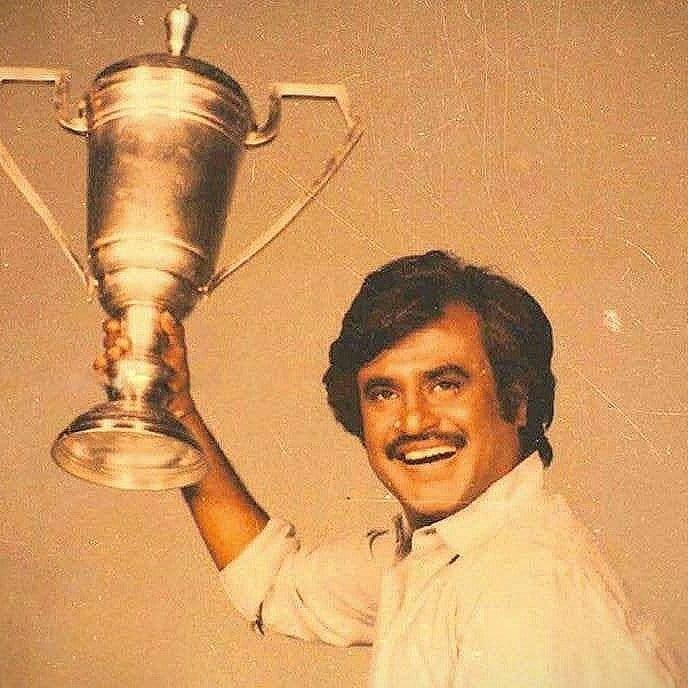 त्यानंतर रजनीकांत 1974 साली मद्रास फिल्म इन्स्टिट्युटमध्ये दाखल झाले. कन्नड बोलणाऱ्या रजनीकांत यांनी तमिळ भाषाही शिकली.