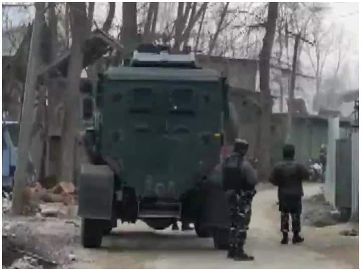 Jammu Kashmir Encounter: जम्मू-कश्मीर के कुलगाम में जवानों और आतंकियों के बीच मुठभेड़, दो आतंकी ढेर, सर्च ऑपरेशन जारी