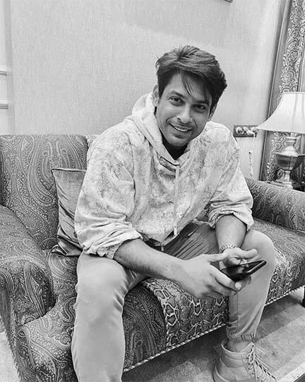त्यानंतर सिद्धार्थने कधीच मागे वळून पाहिले नाही. दिल से दिल तक मालिकेतही तो झळकला होता. तो बिग बॉसच्या तेराव्या सिझनचा विजेता होता. (Photo:@realsidharthshukla/IG)