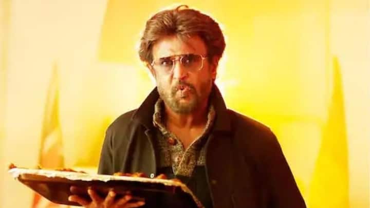 রবিবার সেই রজনীকান্তের ৭১ তম জন্মদিন। রোজগারের তাগিদে প্রথম জীবনে কুলি, ছুতোর, বাস কন্ডাক্টর, কোনও কাজই বাদ দেননি তিনি। রূপোলি পর্দাতেও ভিন্ন চরিত্রে দেখা গিয়েছে তাঁকে।