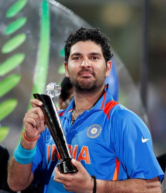 2011 உலகக்கோப்பையில் நான்கு அரை சதம் மற்றும் சென்னையில் ஒரு சதம் உட்பட 362 ரன்களை குவித்தார். மேலும் 15 விக்கெட்டுகளை கைப்பற்றினார். இந்த உலகக்கோப்பைத் தொடரில் நான்கு முறை ஆட்டநாயகன் விருதை வென்றார். 2011 உலகக்கோப்பையின் தொடர் நாகயகனும் அவர் தான்.