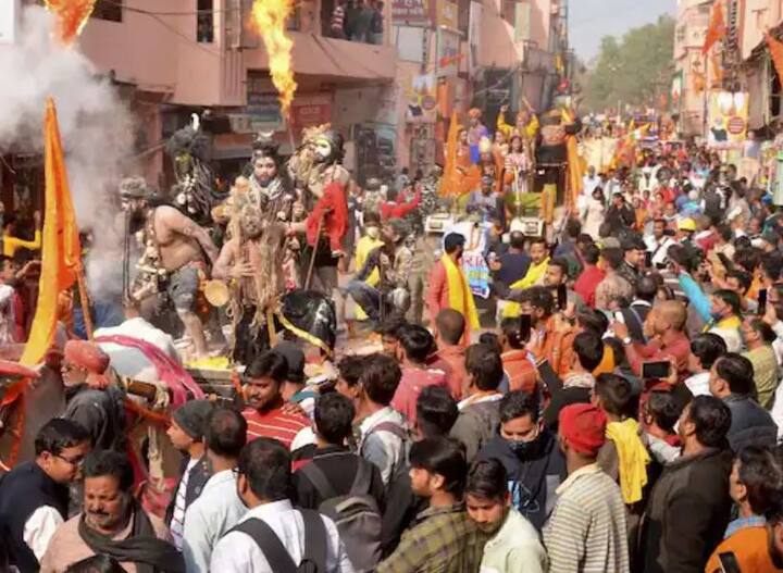 Kashi Vishwanath Corridor :  पंतप्रधान नरेंद्र मोदी यांचा ड्रीम प्रोजेक्ट असलेल्या काशी विश्वनाथ कॉरिडोरचं आज लोकार्पण होणार आहे. पंतप्रधान मोदींच्या उपस्थितीत होणाऱ्या या सोहळ्यासाठी वाराणसी नगरी सजली आहे.