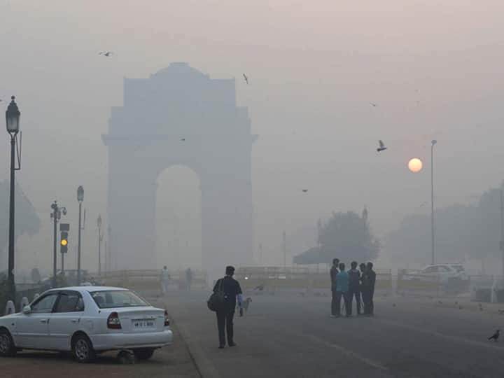 Delhi-NCR weather and Pollution Report Today Delhi-NCR Weather & Pollution Today: दिल्ली-एनसीआर में आज से कड़कड़ाती ठंड का होगा एहसास, हवा की रफ्तार बढ़ने से प्रदूषण से मिलेगी थोड़ी राहत