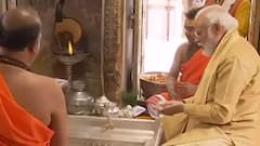 PM Modi offers prayers at Kashi Vishwanath Temple
