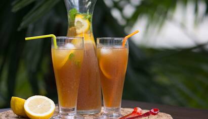 Drink jaggery and lemon water every morning for weight loss ஓடி ஓடி தான் எடையைக் குறைக்கணுமா? வெல்லம்-எலுமிச்சை இருந்தாலும் சாத்தியம் தான்!