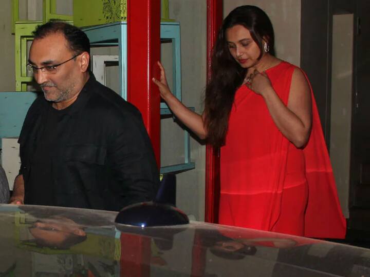 रानी मुखर्जी और आदित्य चोपड़ा (Rani Mukherjee – Aditya Chopra): यूं तो रानी मुखर्जी बड़ी स्टार हैं लेकिन उन्होंने भी बिना शोर शराबे के करीबी लोगों की मौजूदगी में शादी की थी. ये शादी इटली में हुई थी. जिसमें केवल परिवार के लोग ही मौजूद थे. (फोटो – सोशल मीडिया)